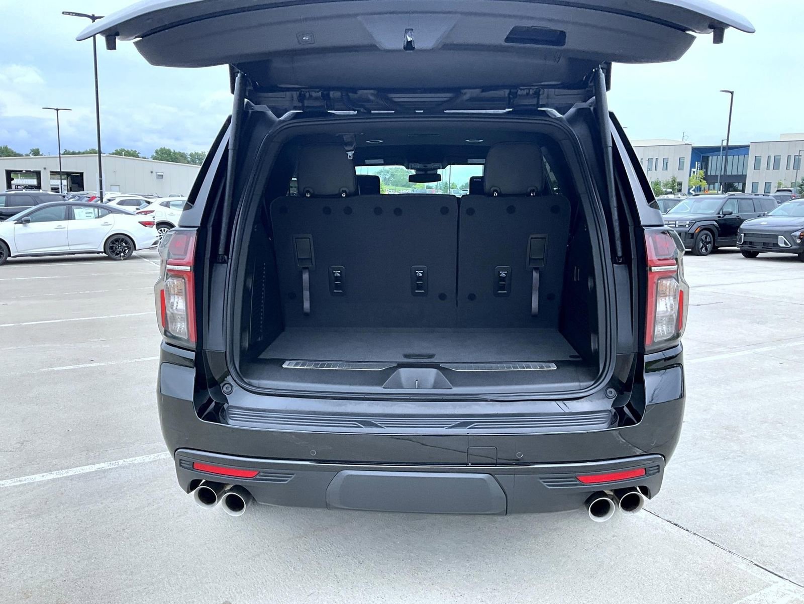 Used 2024 Chevrolet Tahoe RST w/ Sport Performance Package image 9