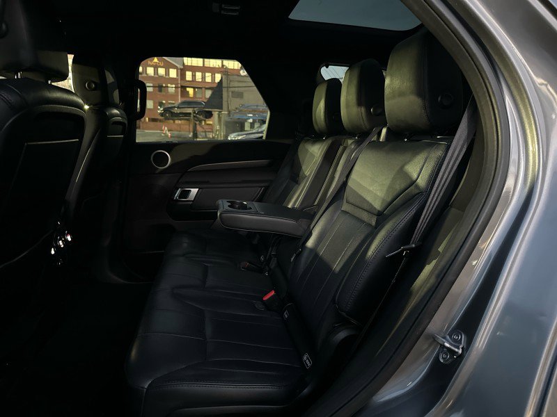 Used 2017 Land Rover Discovery HSE image 82