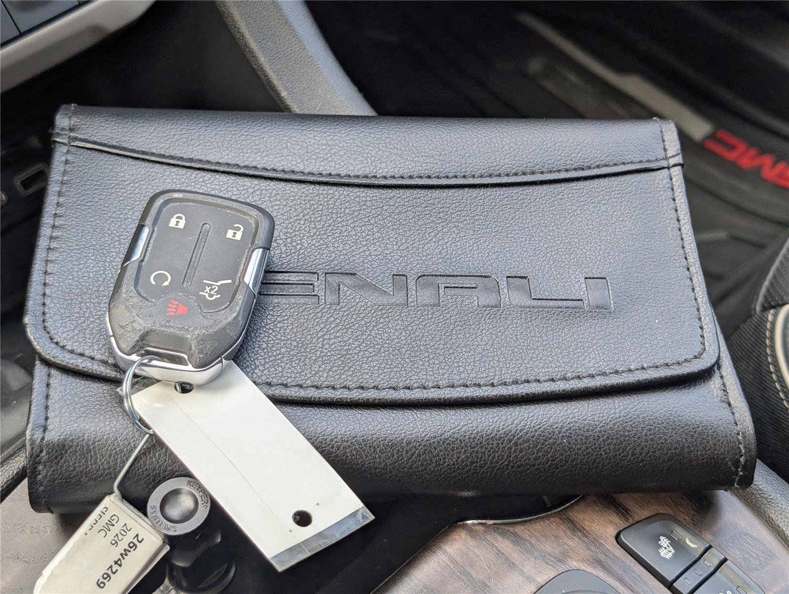 Used 2023 GMC Acadia Denali w/ Denali Ultimate Package FWD image 42