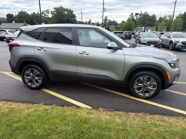 Used 2025 Kia Seltos LX AWD/4WD image 4