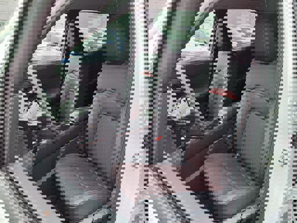 New 2025 Nissan Kicks SR image 5