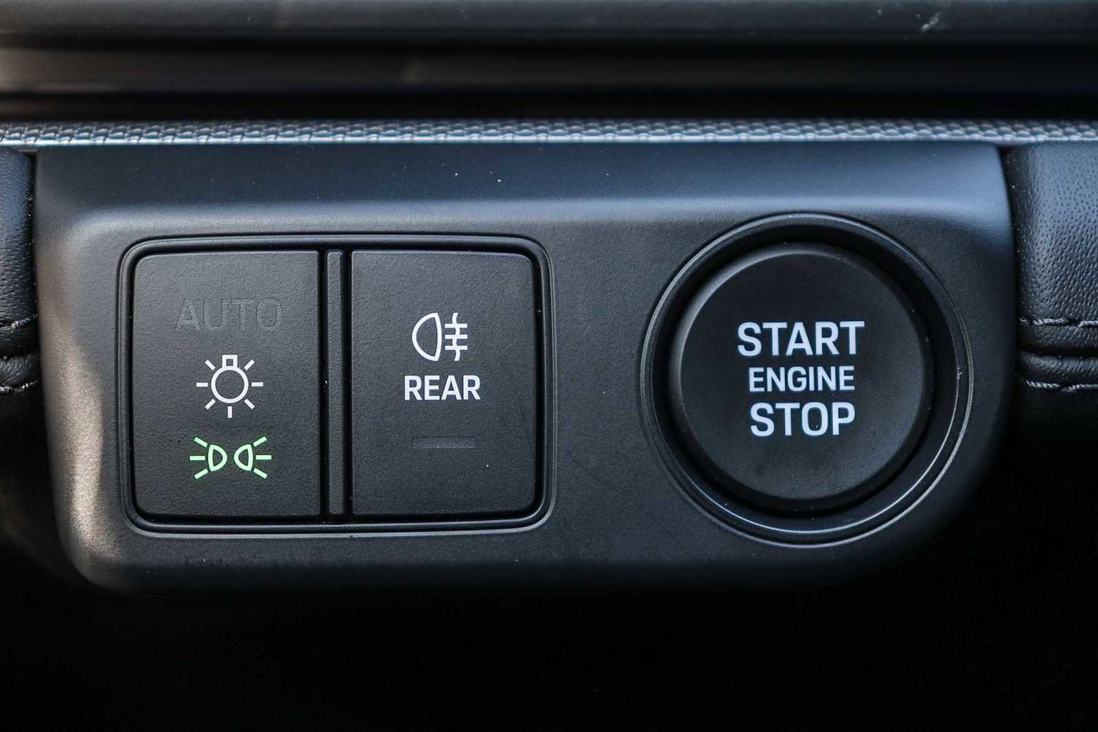 Used 2025 Porsche Panamera 4 image 28