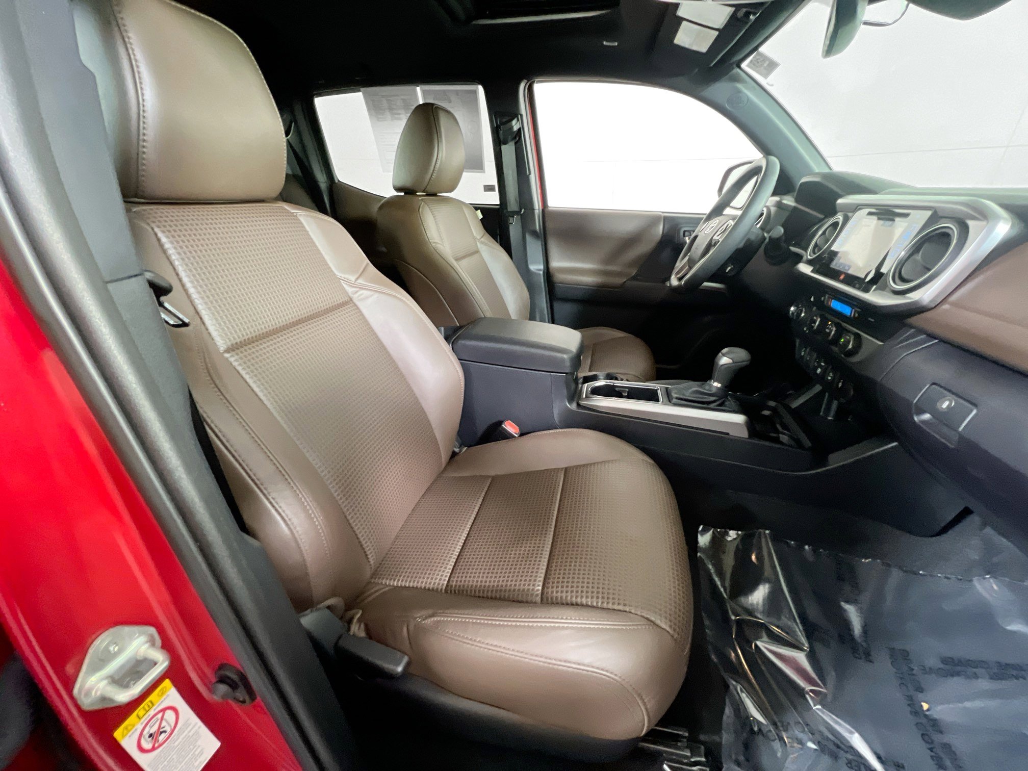 Used 2019 Toyota Tacoma Limited image 29