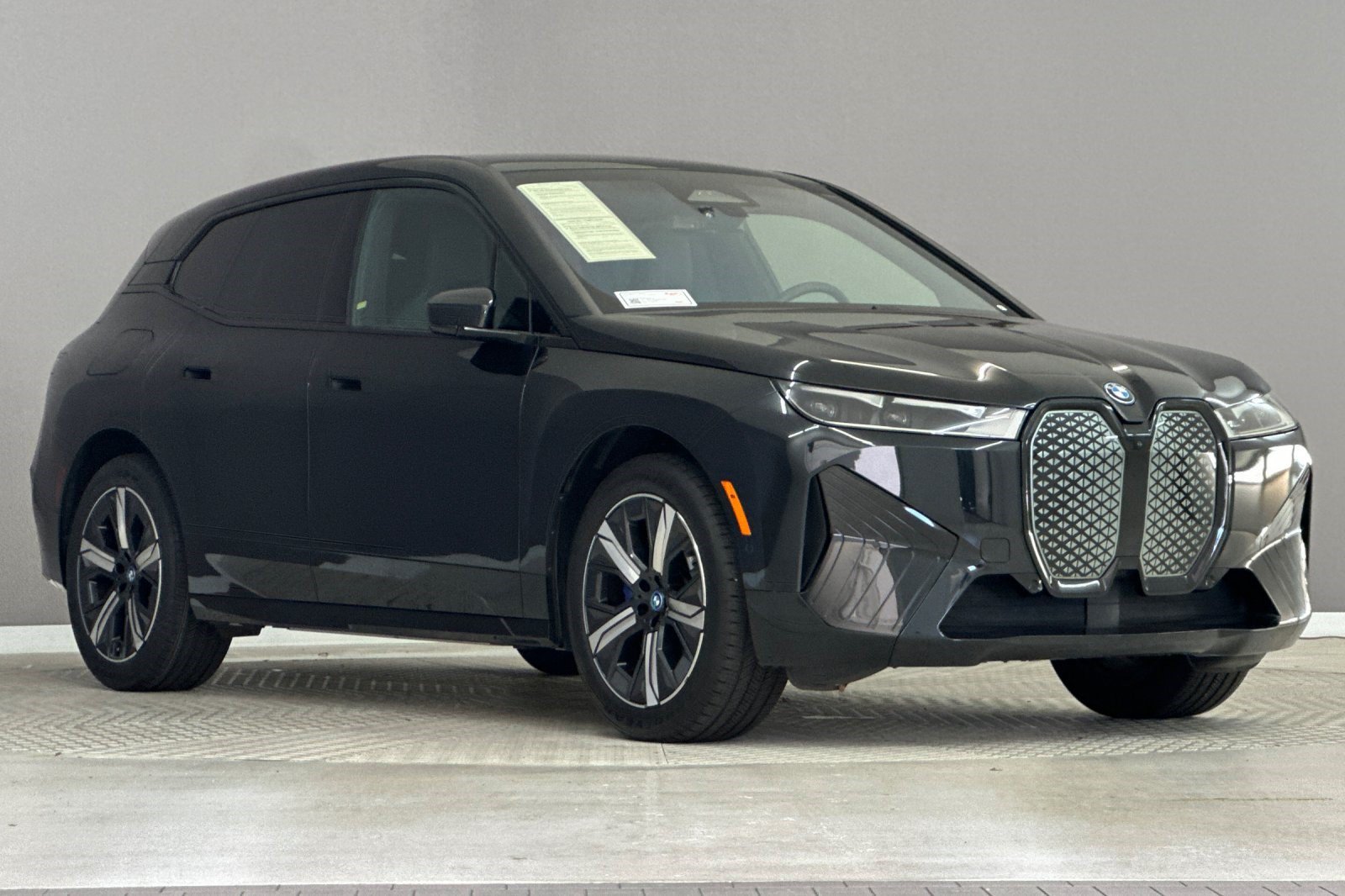 Certified 2025 BMW iX xDrive50 w/ Sport Package AWD/4WD image 6
