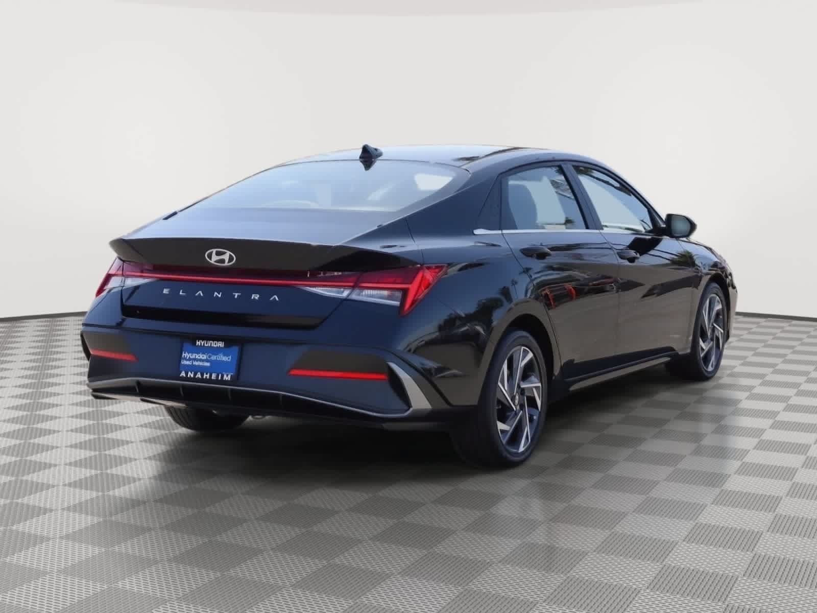 Used 2025 Hyundai Elantra SEL FWD image 7