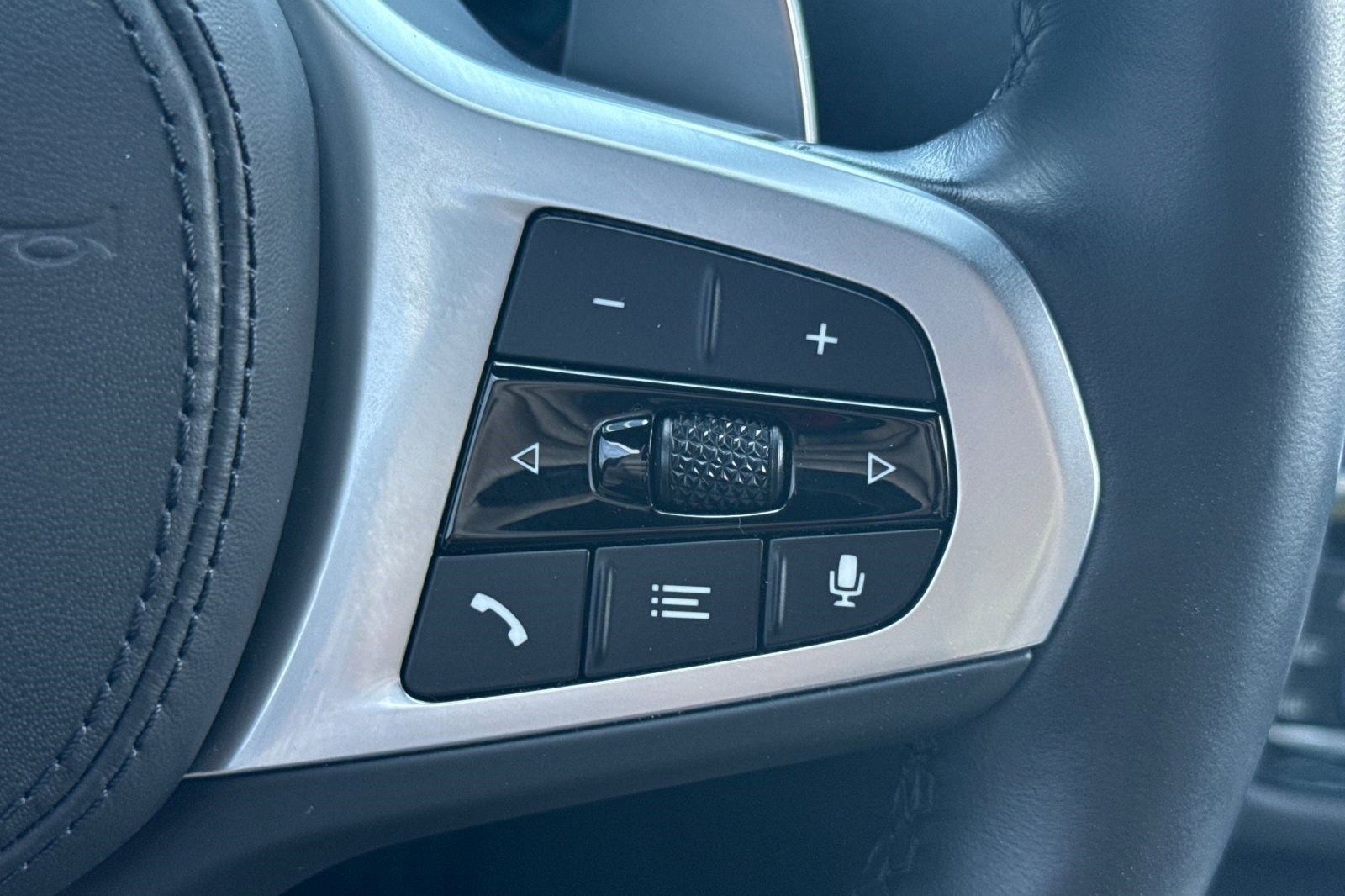 Certified 2023 BMW M550i xDrive image 30