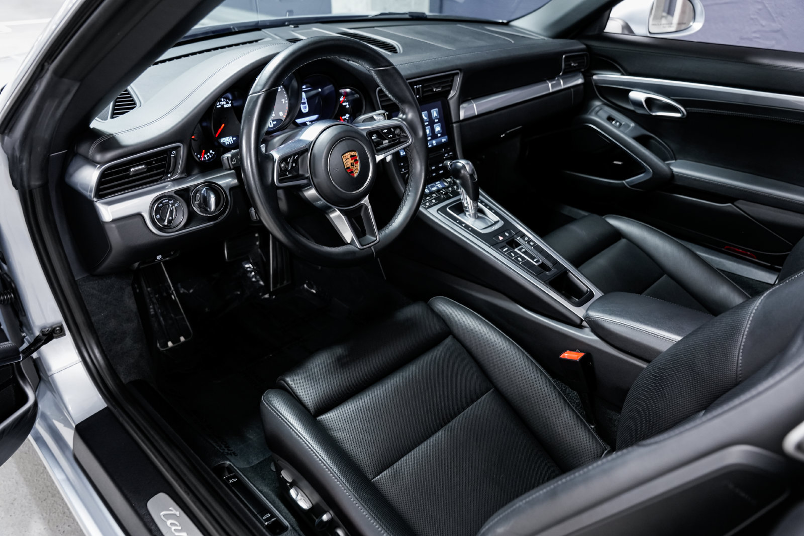 Used 2018 Porsche 911 Targa 4S AWD/4WD image 9
