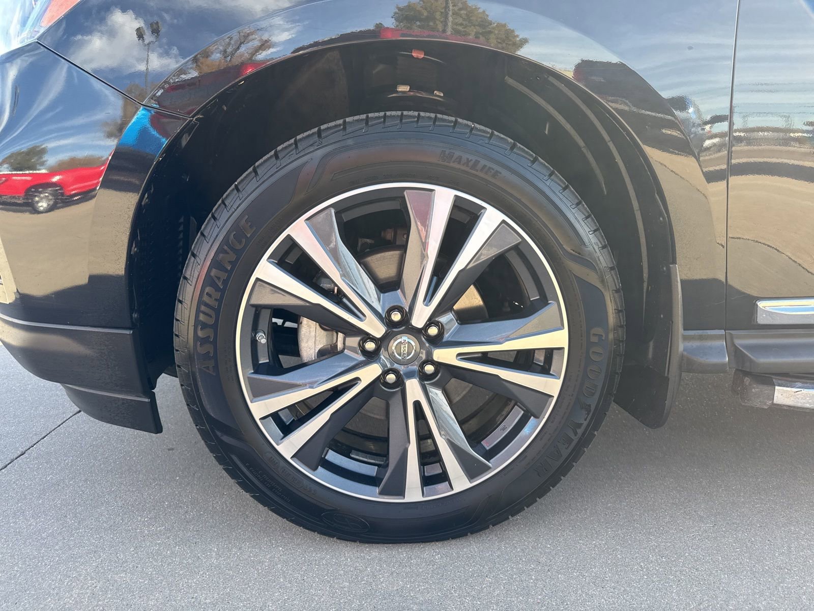 Used 2018 Nissan Pathfinder Platinum image 14