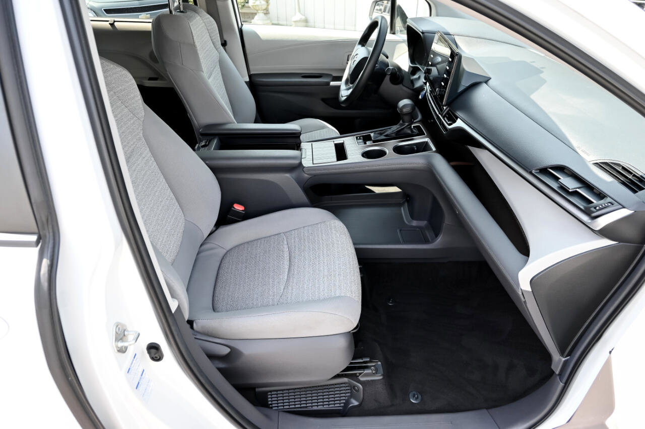 Used 2021 Toyota Sienna LE image 37