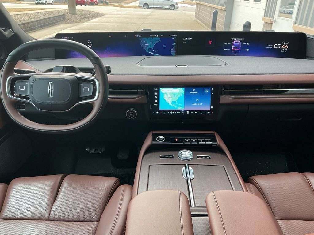 Used 2025 Lincoln Navigator L Reserve image 13