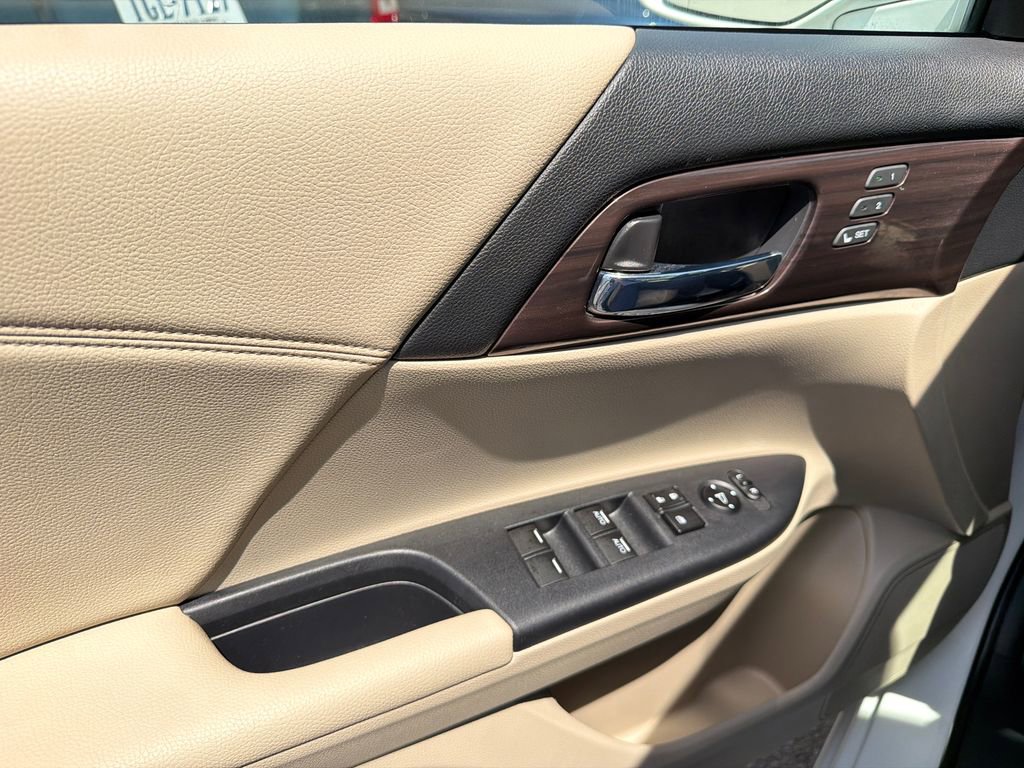 Used 2016 Honda Accord EX-L image 29