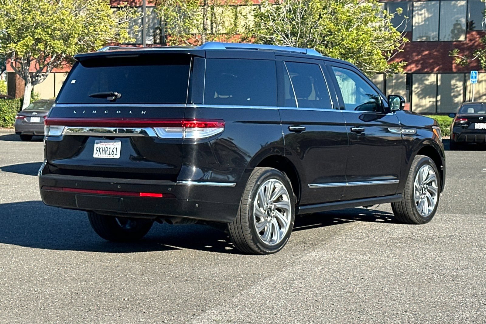 Used 2024 Lincoln Navigator Premiere AWD/4WD image 4