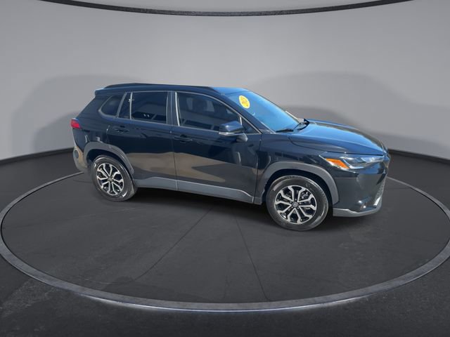 Used 2023 Toyota Corolla Cross SE image 3