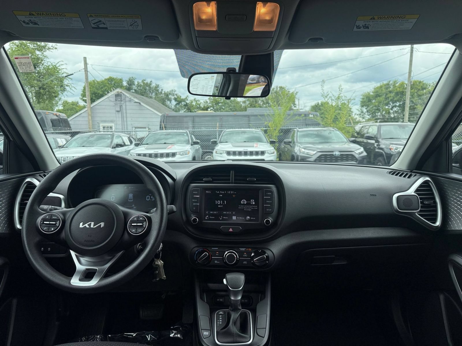 Used 2025 Kia Soul LX w/ LX Technology Package FWD image 31