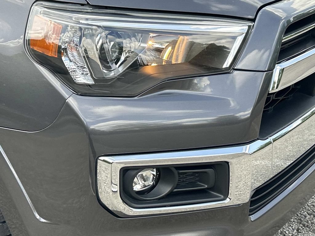 Used 2021 Toyota 4Runner Limited AWD/4WD image 10