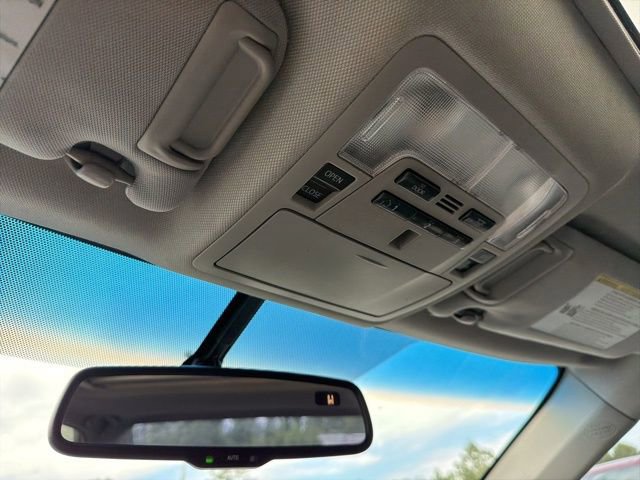 Used 2014 Toyota Camry SE w/ Moonroof Package FWD image 33