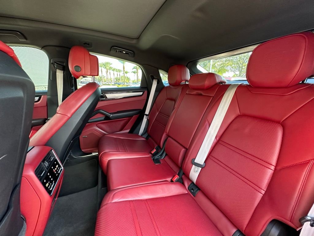 Certified 2023 Porsche Cayenne Platinum Edition image 35
