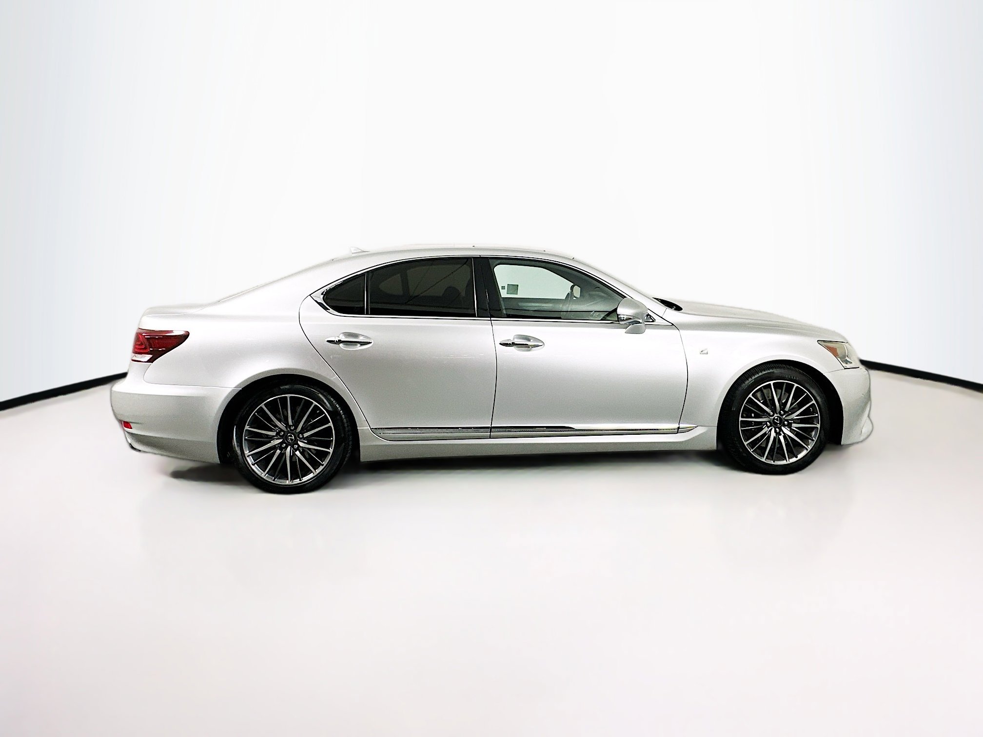 Used 2013 Lexus LS 460 w/ F-Sport Pkg RWD image 10