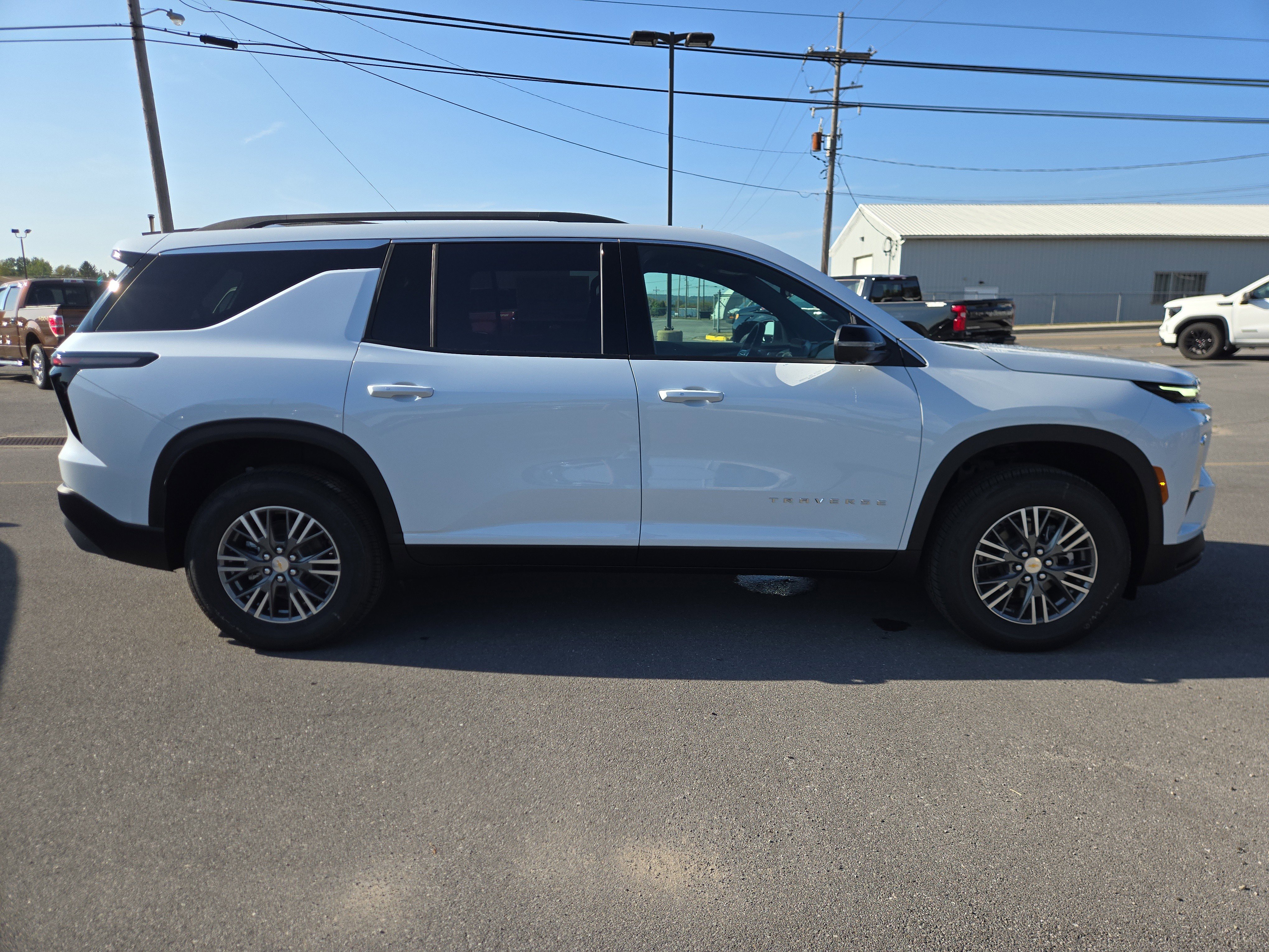 New 2026 Chevrolet Traverse LT w/ Driver Confidence Package image 2