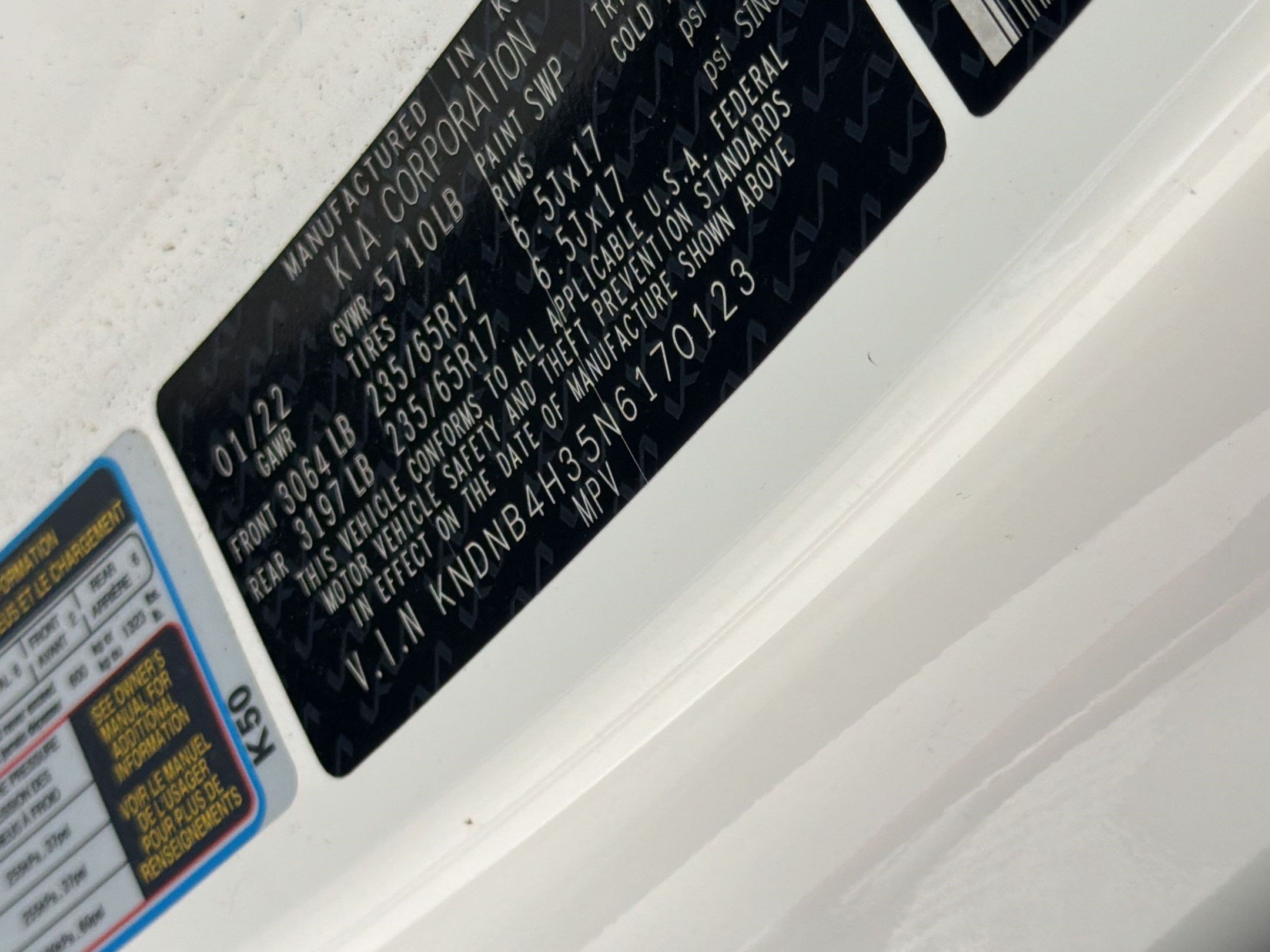 Used 2022 Kia Carnival LX FWD image 25