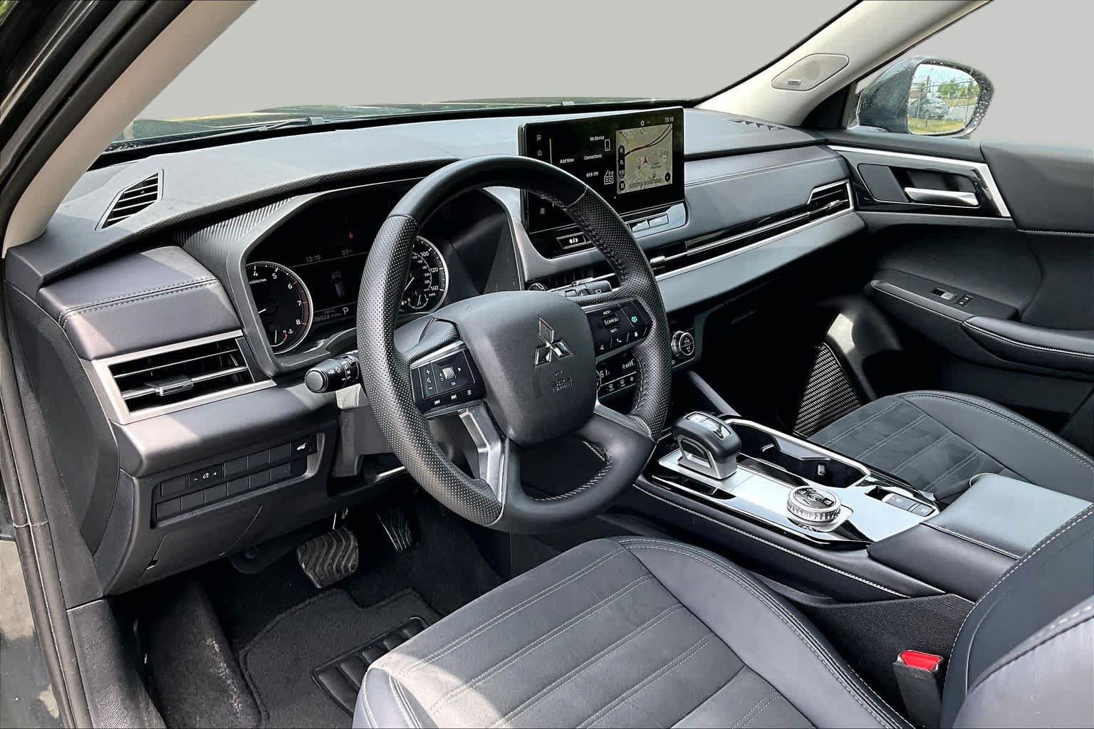 Used 2025 Mitsubishi Outlander SE AWD/4WD image 18