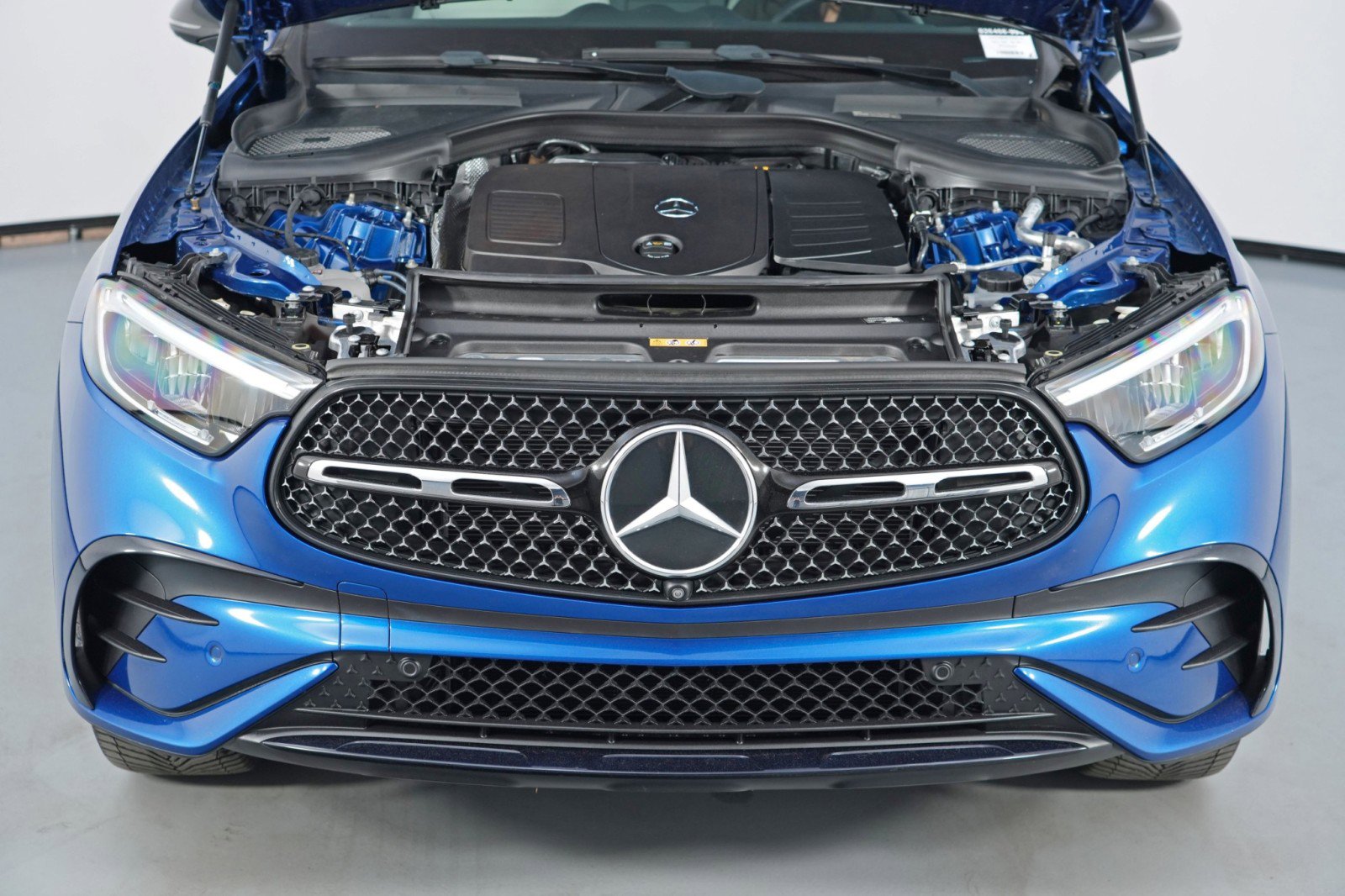 Used 2023 Mercedes-Benz GLC 300 w/ AMG Line image 8