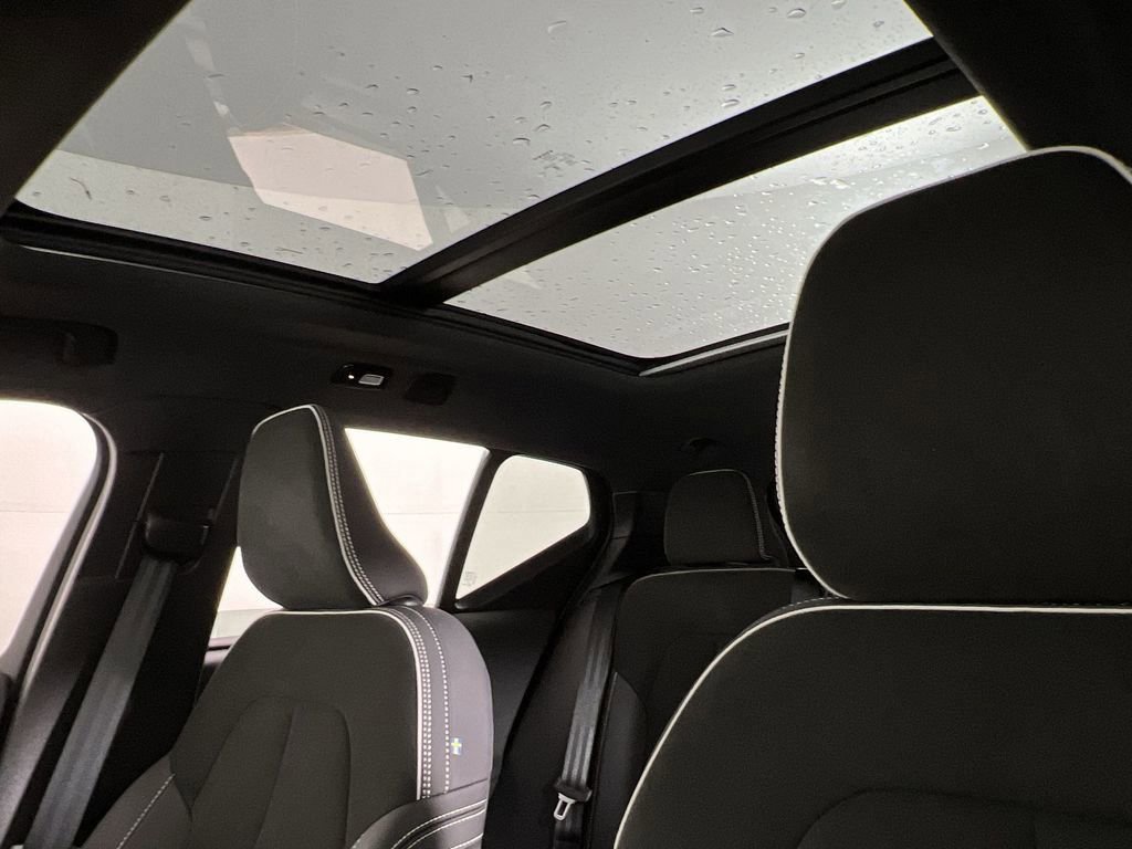 Certified 2025 Volvo XC40 B5 Plus image 18