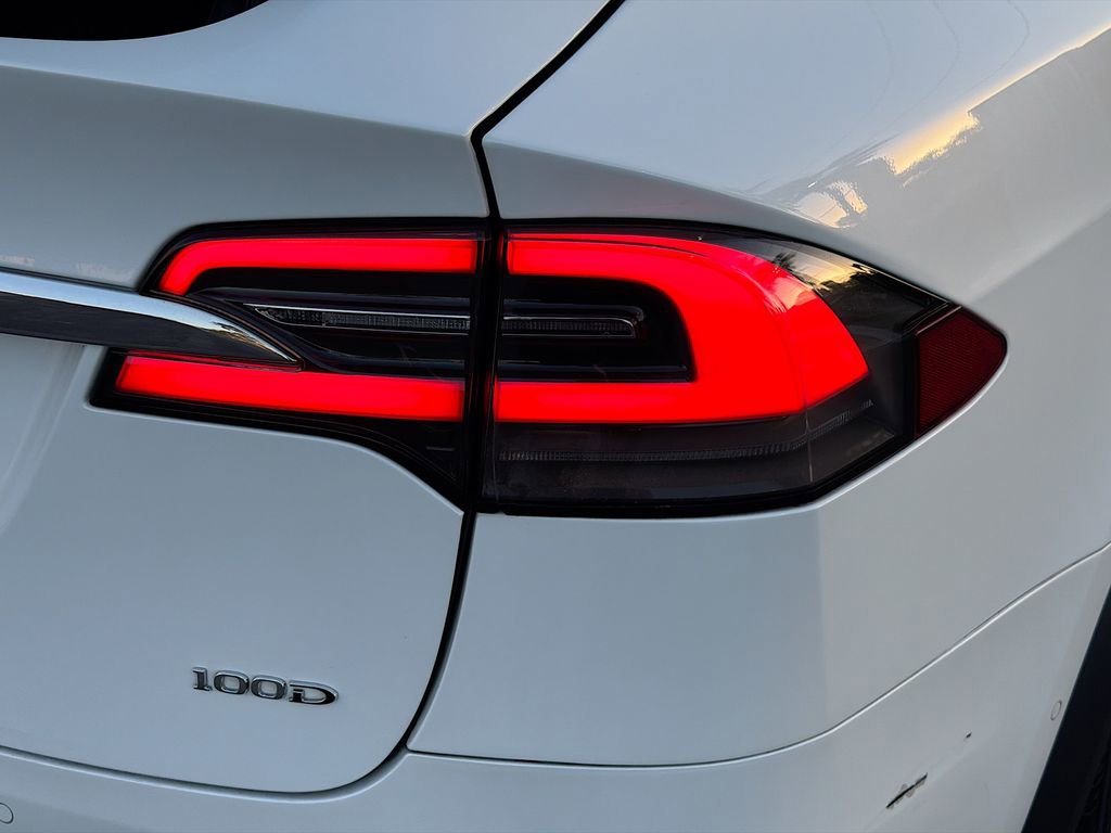 Used 2018 Tesla Model X 75D AWD/4WD image 10