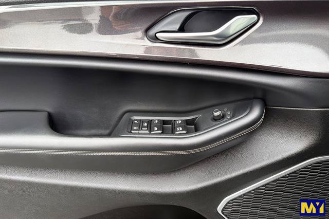 Used 2022 Jeep Grand Cherokee L Laredo w/ Luxury Tech Group I RWD image 11
