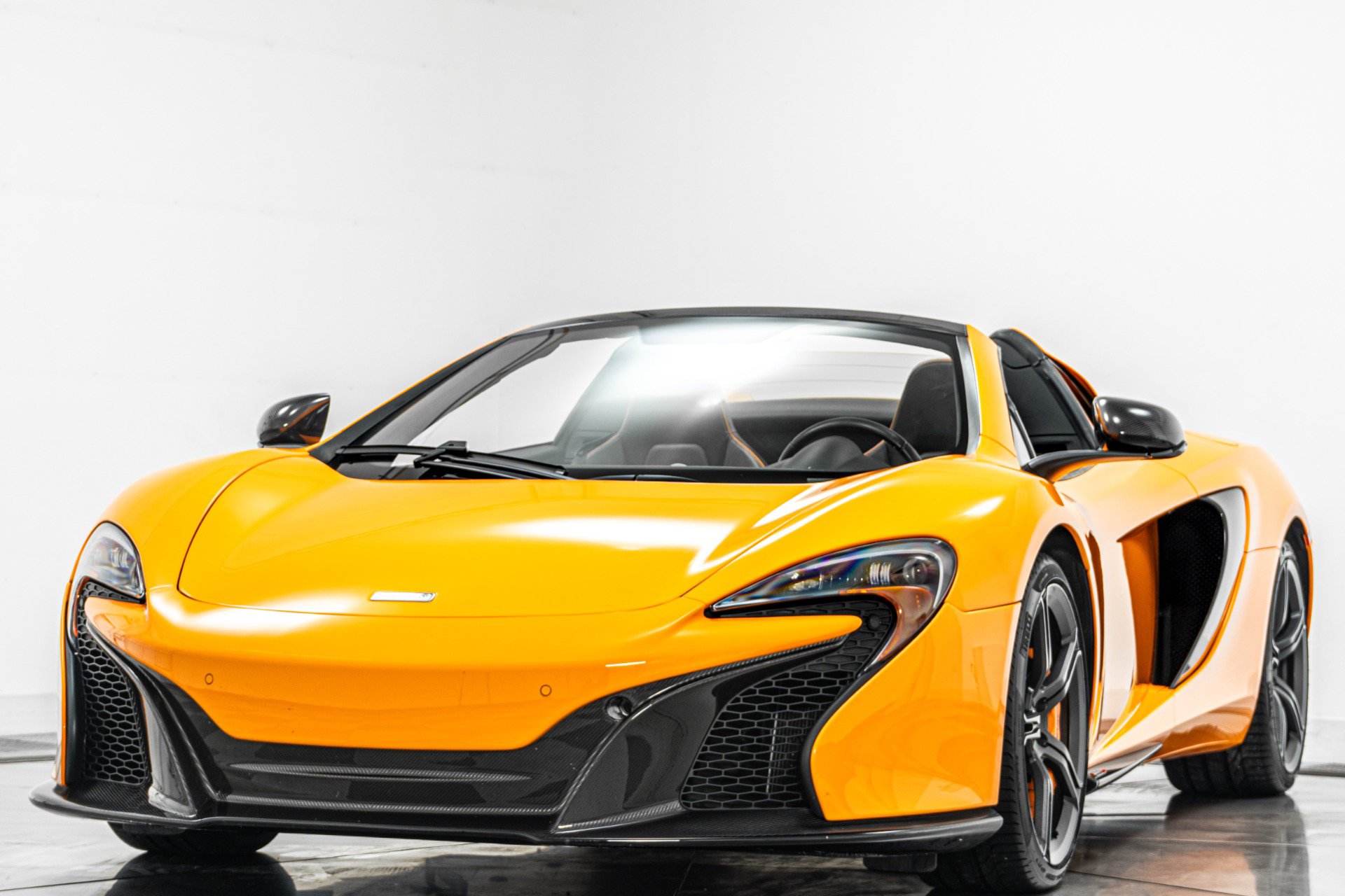 Used 2015 McLaren 650S Spider RWD image 5