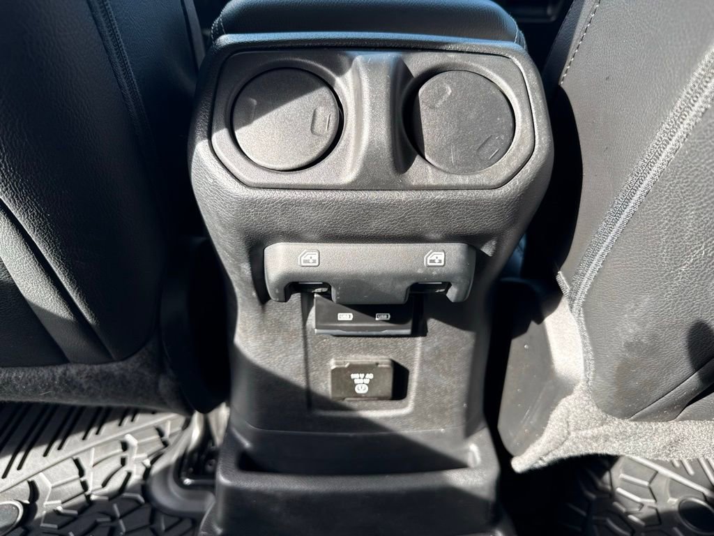 Used 2022 Jeep Wrangler Unlimited Sahara w/ Cold Weather Group image 17