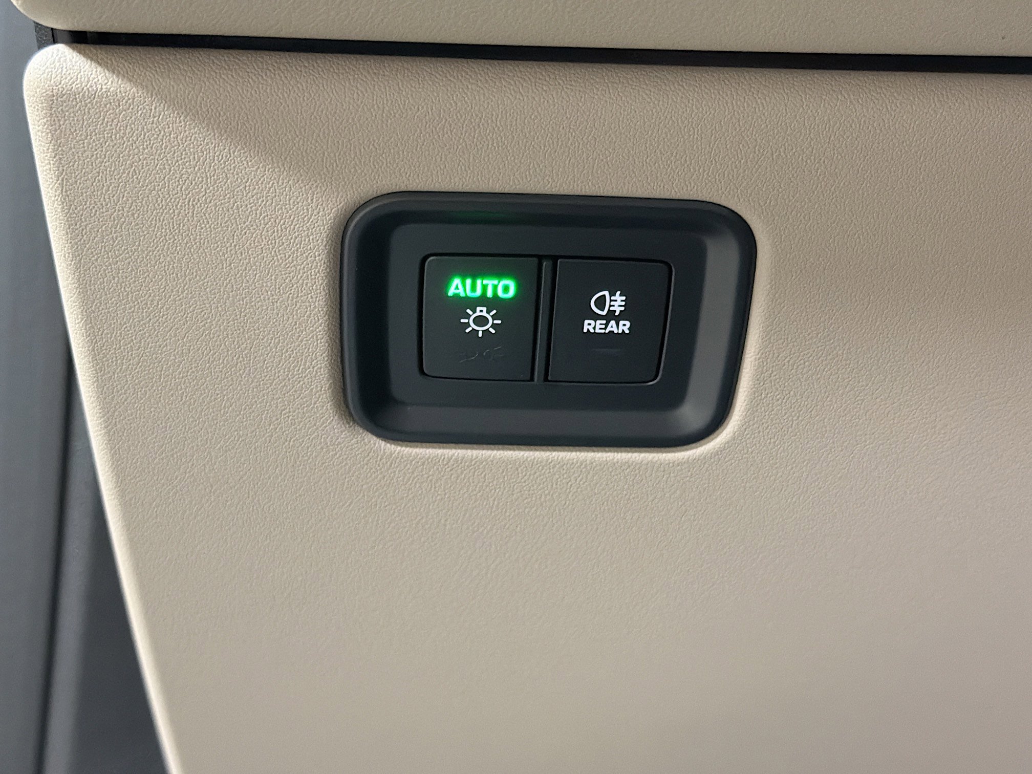 Certified 2025 Porsche Macan 4S Electric image 34