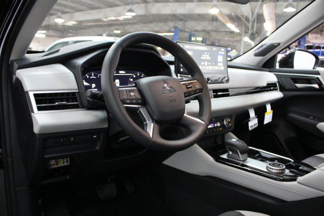 New 2026 Mitsubishi Outlander SE AWD/4WD image 5