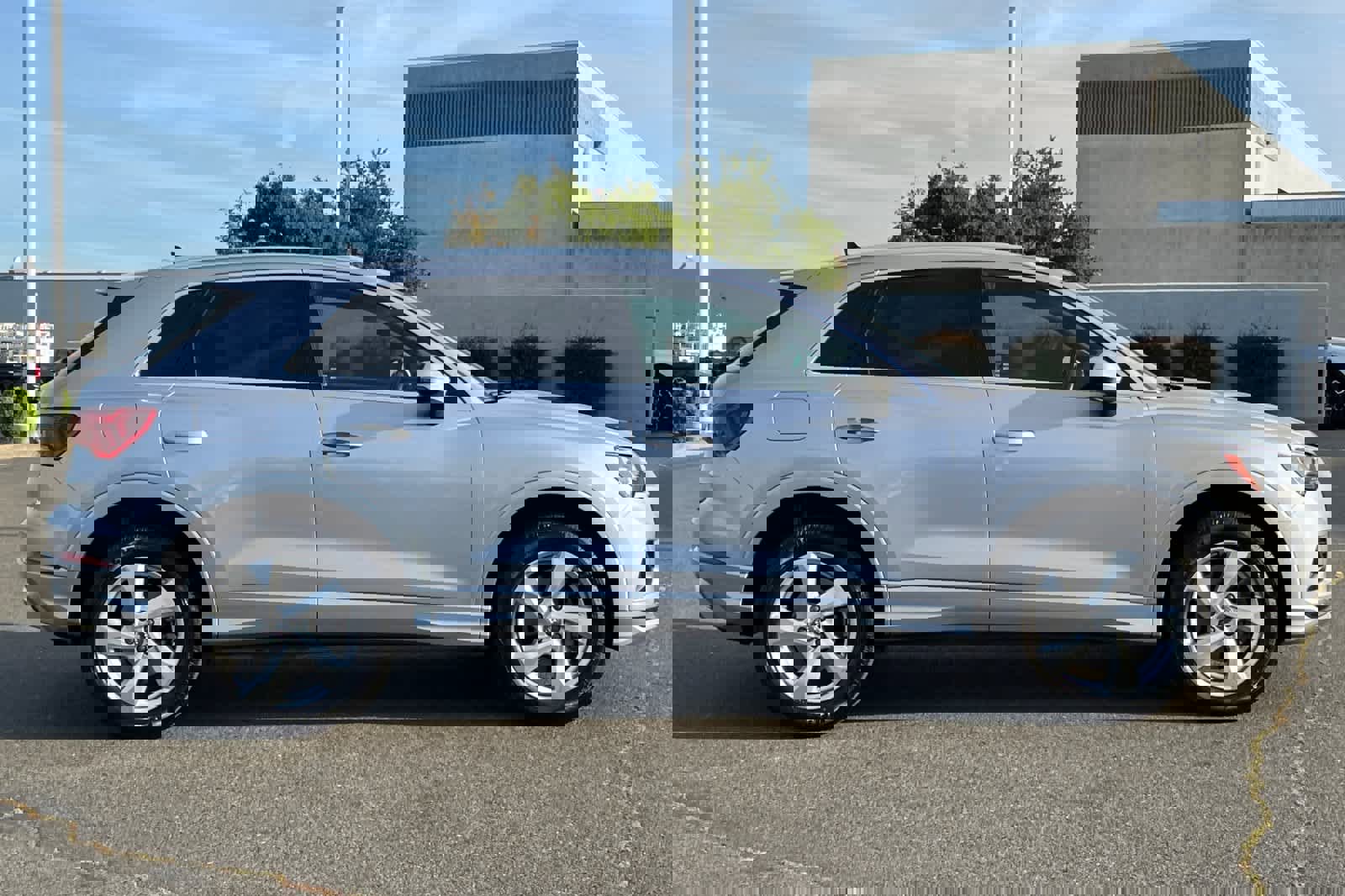 Used 2019 Audi Q3 2.0T Premium w/ Convenience Package image 6