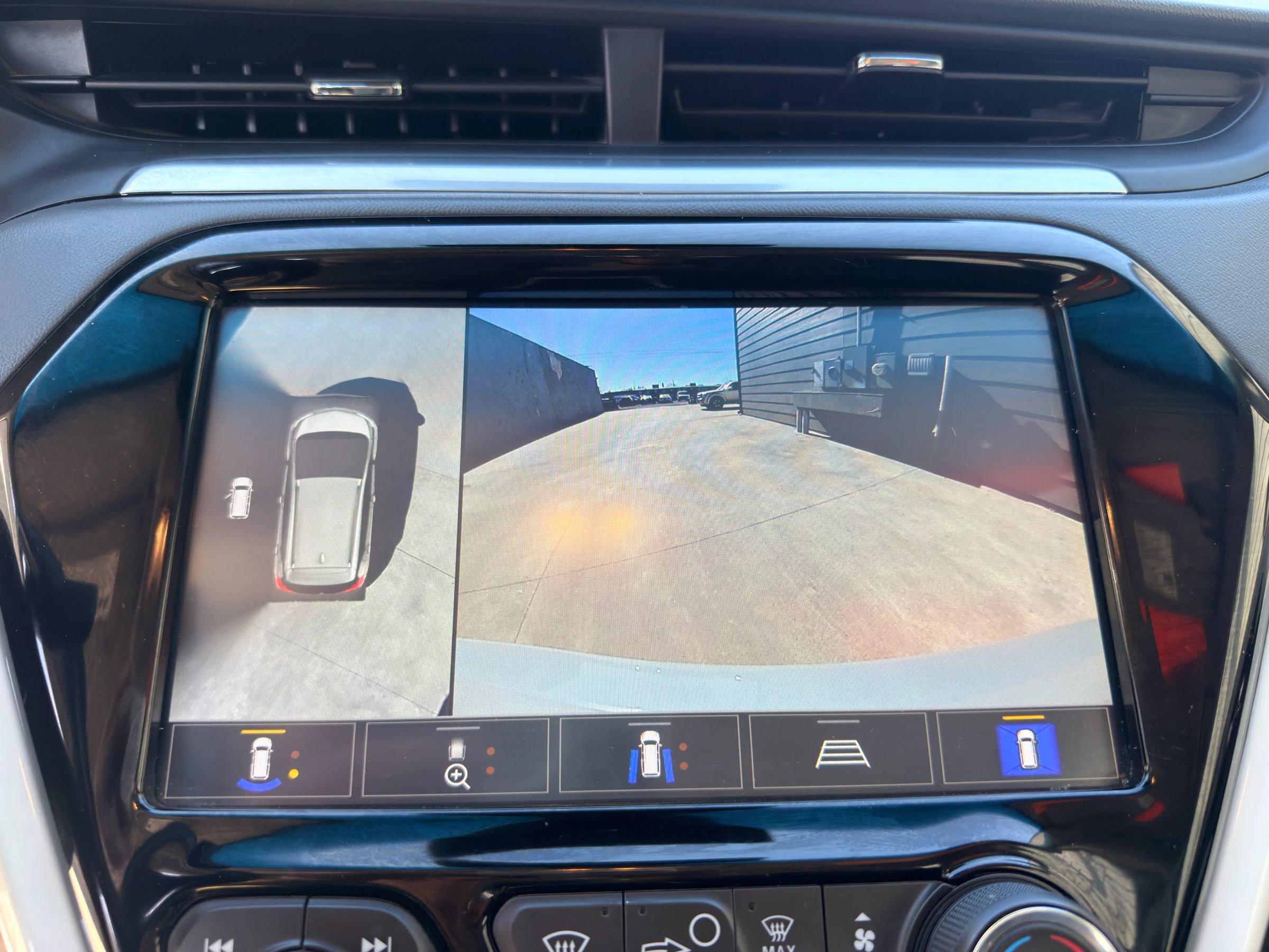 Used 2020 Chevrolet Bolt Premier w/ Infotainment Package image 14