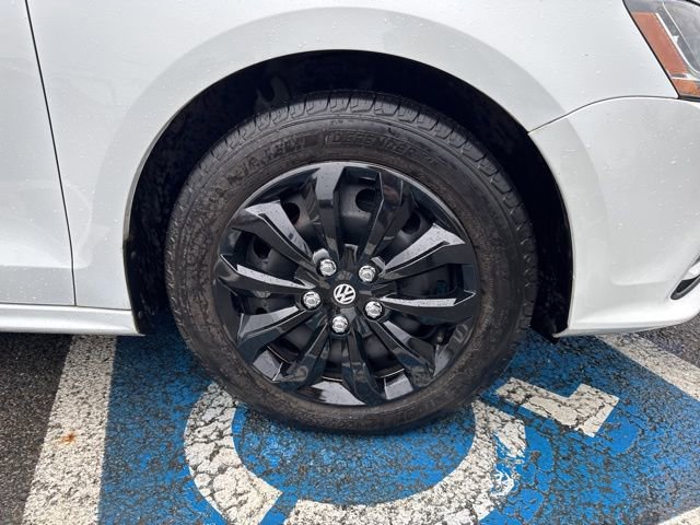 Used 2017 Volkswagen Jetta S w/ Jetta S Cold Weather Package image 9