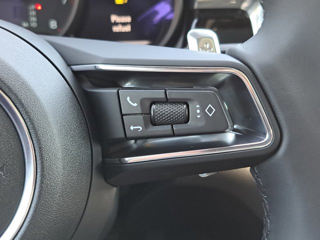 Used 2025 Porsche Macan AWD/4WD image 29