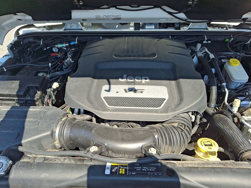 Used 2017 Jeep Wrangler Unlimited Rubicon w/ Connectivity Group image 29