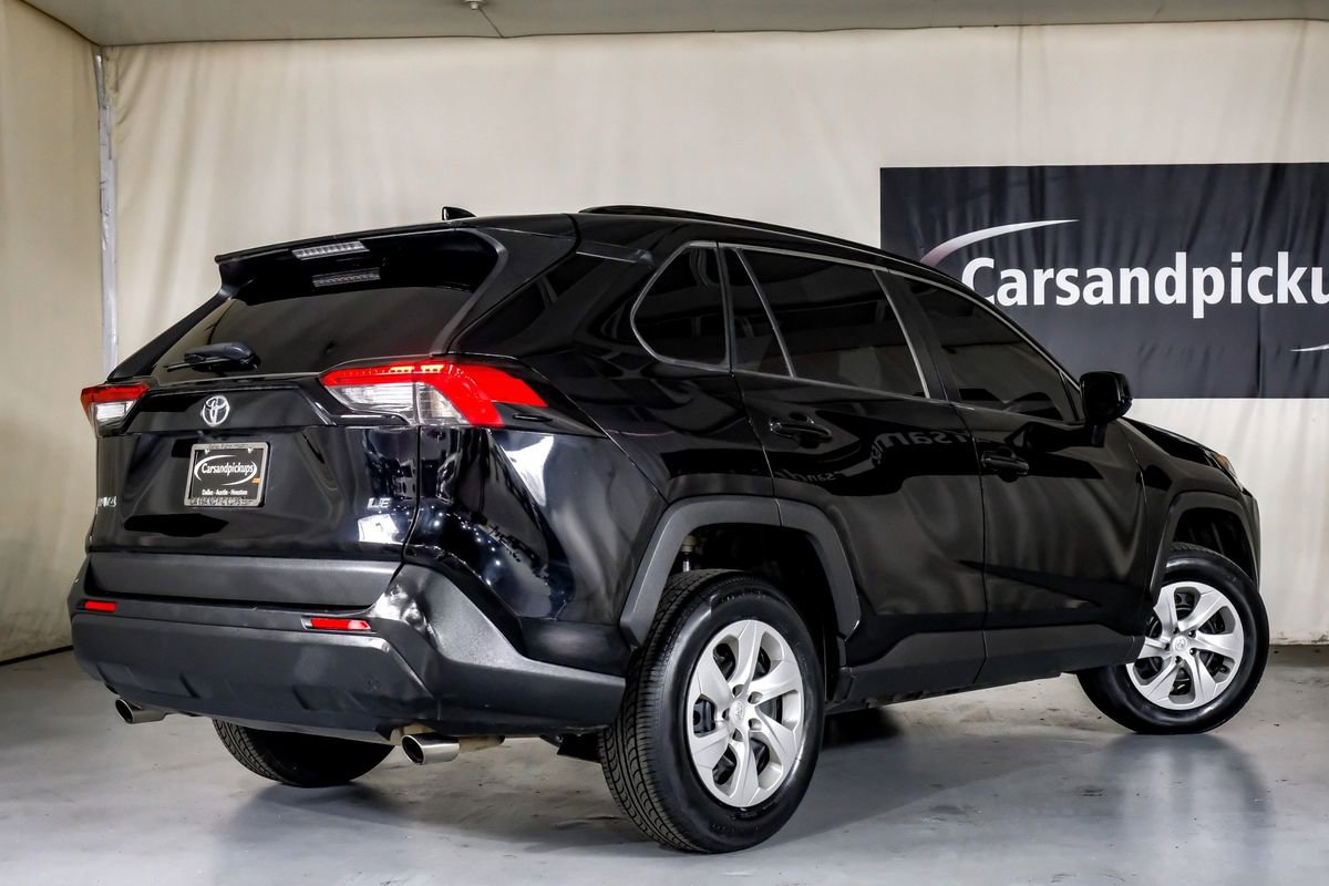 Used 2021 Toyota RAV4 LE FWD image 8