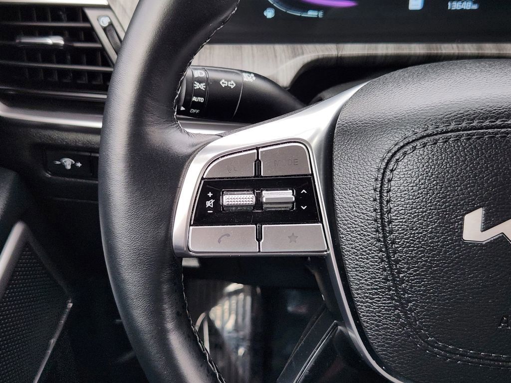 Certified 2025 Kia Telluride EX w/ EX Captain's Chair Package image 21