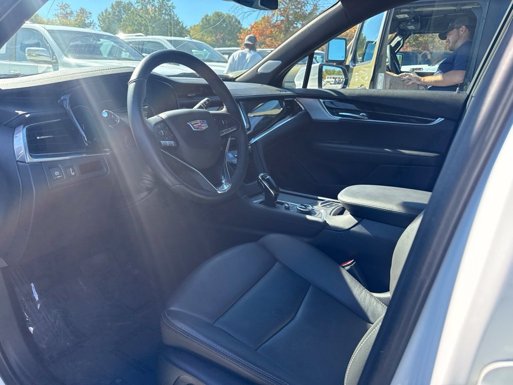 Used 2023 Cadillac XT6 Premium Luxury w/ LPO, Floor Liner Package FWD image 3