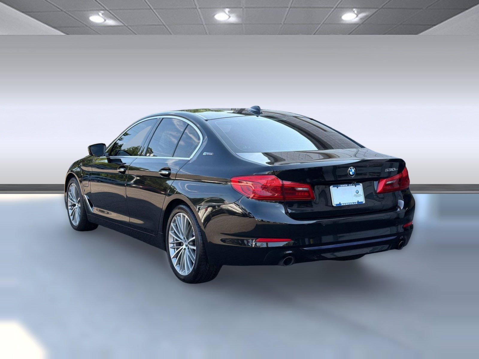 Used 2018 BMW 530e xDrive AWD/4WD image 3