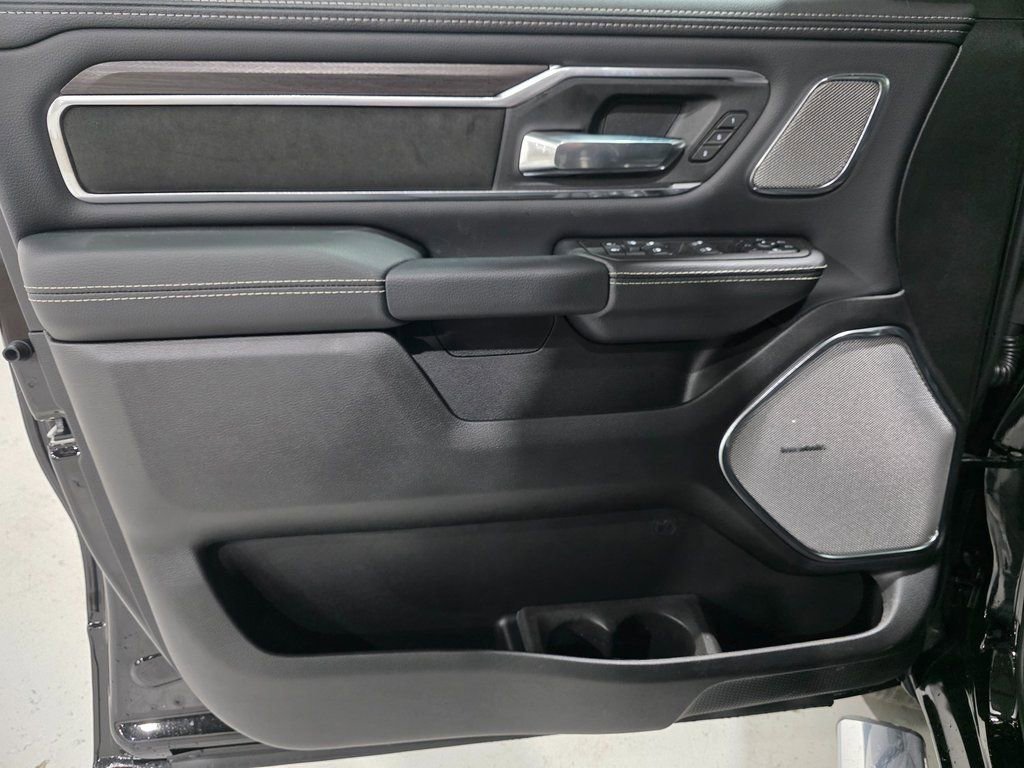New 2026 RAM 1500 Laramie AWD/4WD image 19
