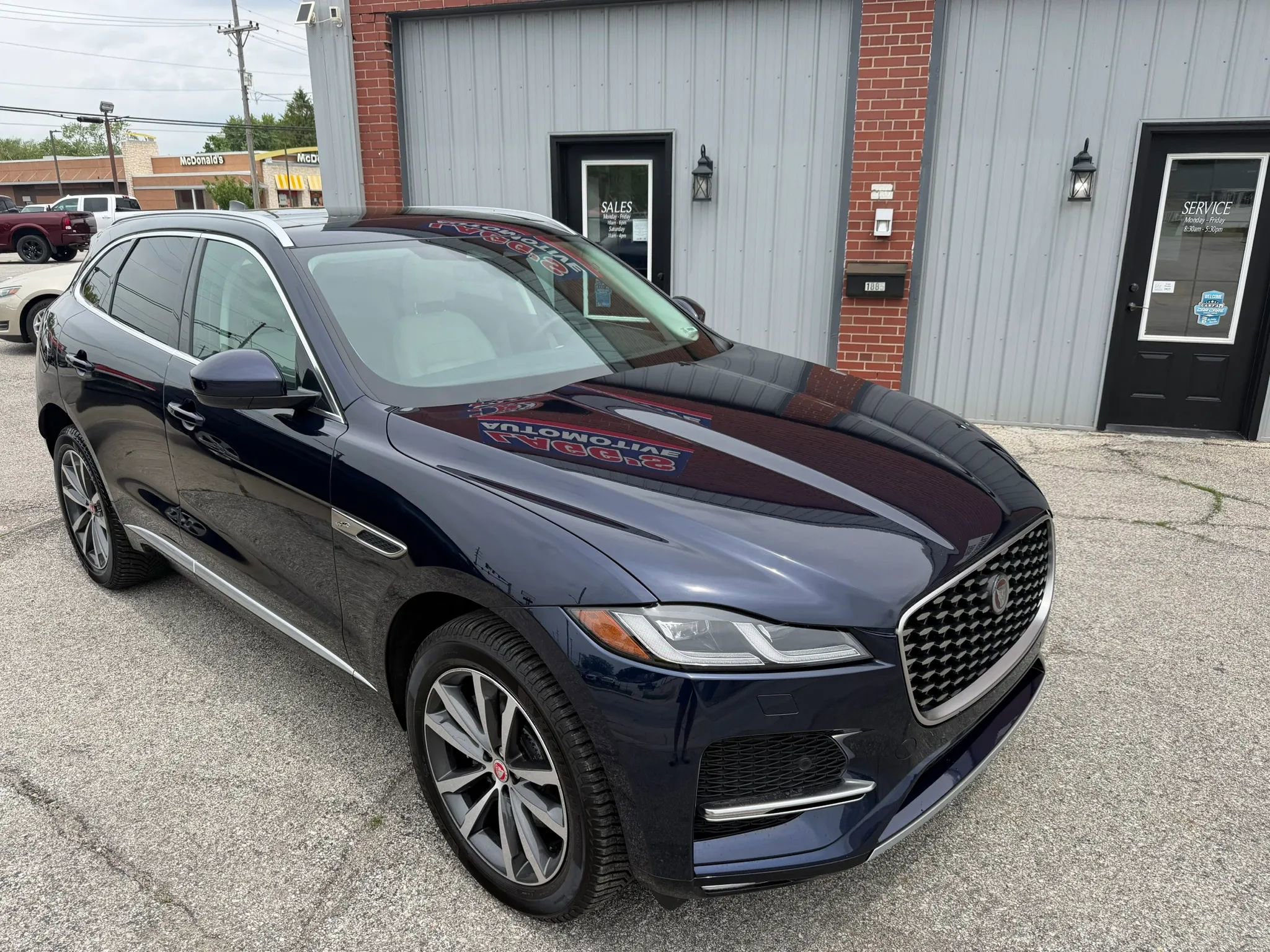 Used 2023 Jaguar F-PACE S AWD/4WD image 2
