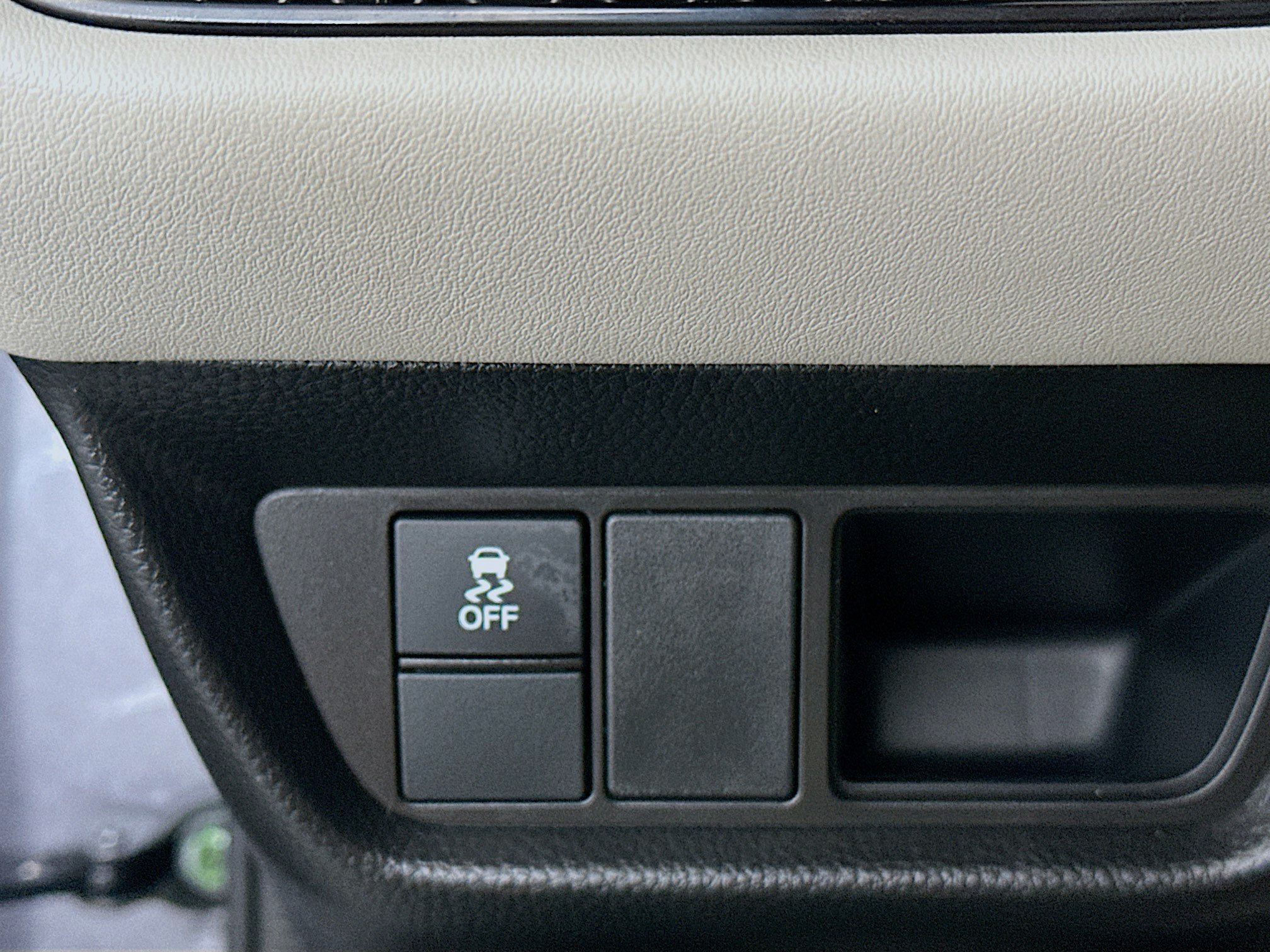 Used 2025 Honda HR-V LX image 17
