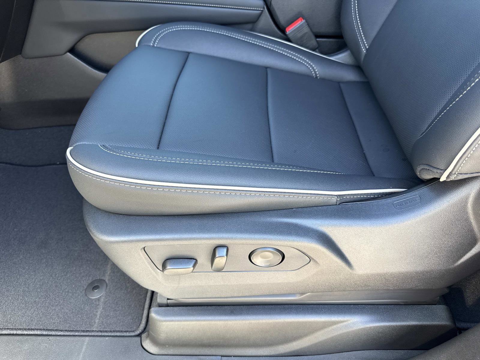 New 2026 Chevrolet Suburban Premier image 19