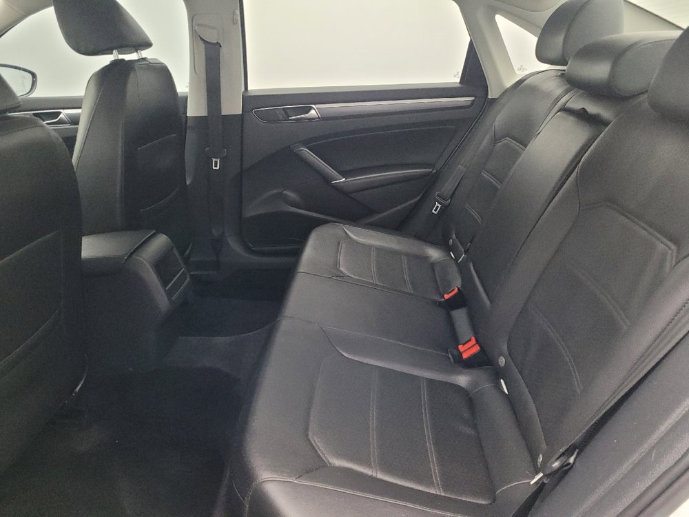 Used 2017 Volkswagen Passat 1.8T R-Line image 18