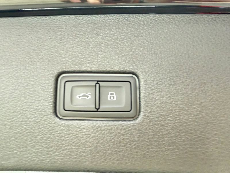 Used 2020 Audi Q8 Premium Plus w/ Premium Plus Package image 39