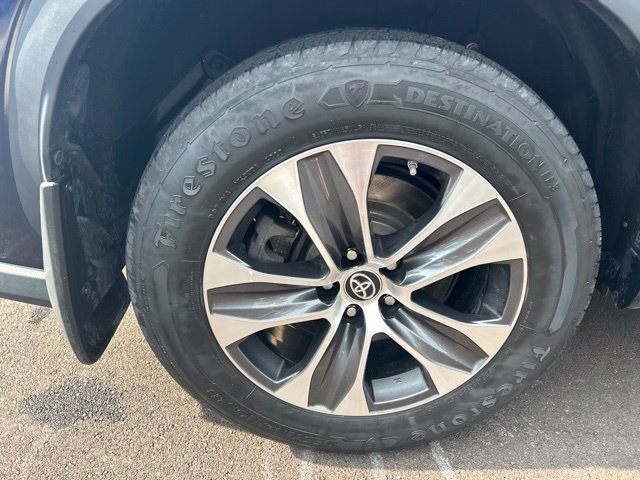 Used 2022 Toyota Highlander XLE AWD/4WD image 35