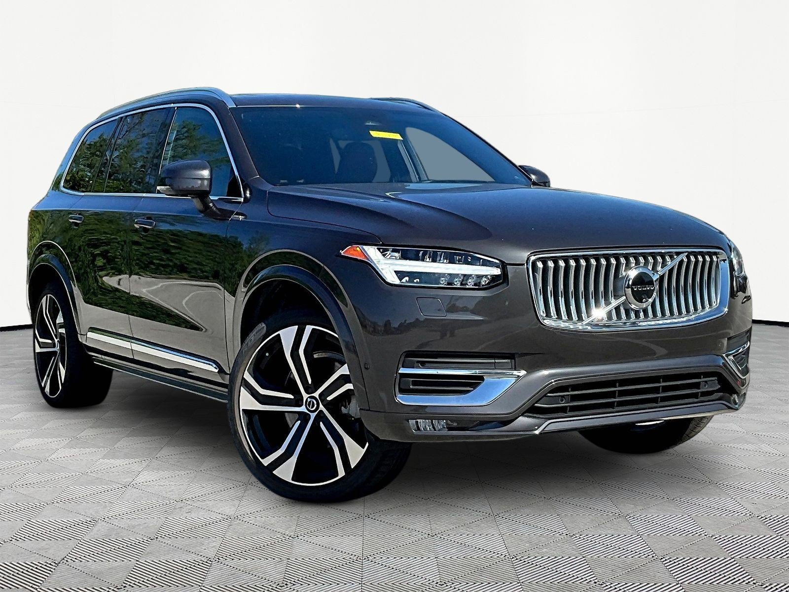 Used 2024 Volvo XC90 B6 Ultimate w/ Protection Package Premier AWD/4WD image 3